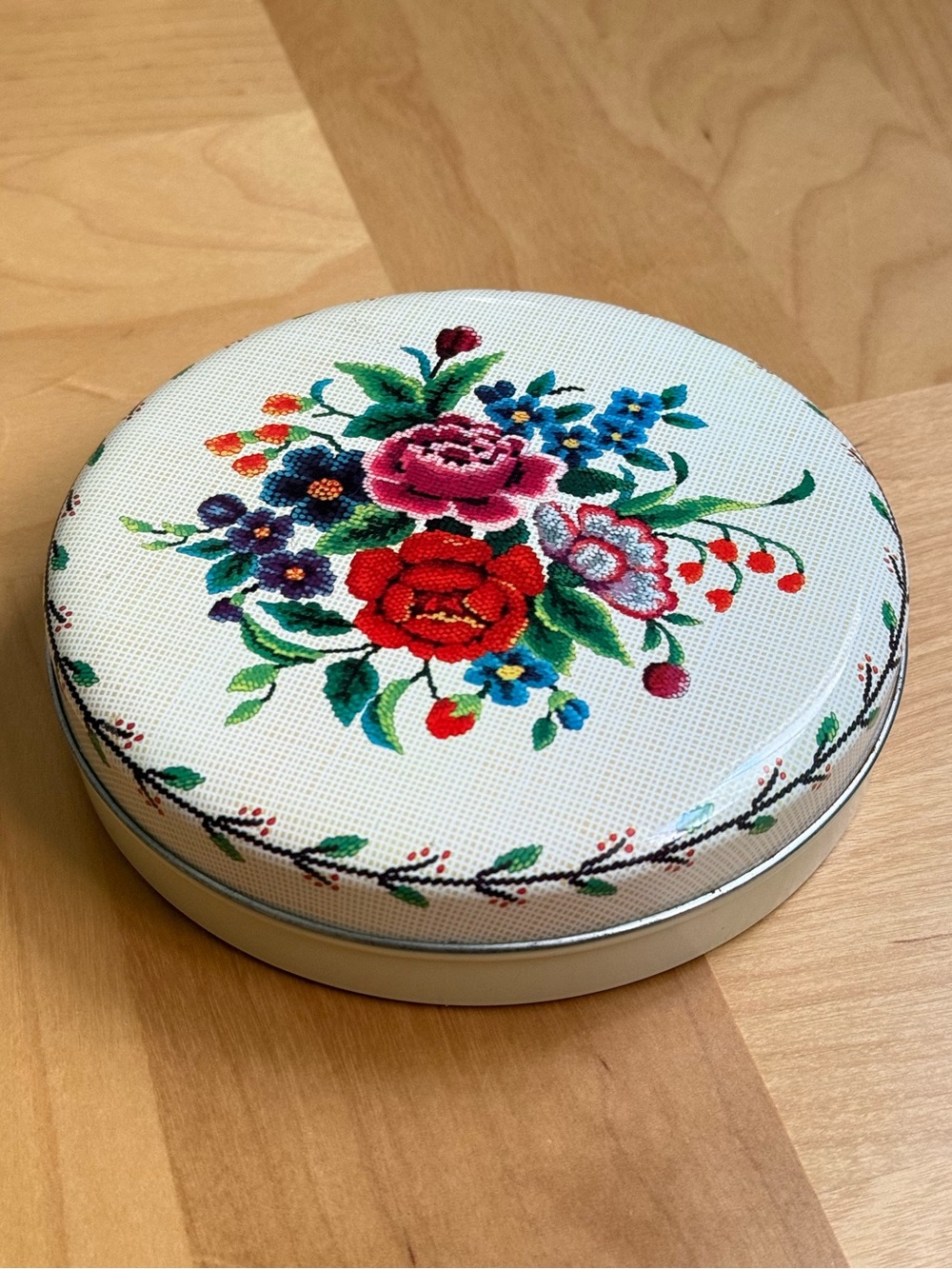 Vintage Round Tin Floral Embroidery Designed Floral Metal Cookie Chocolates Box